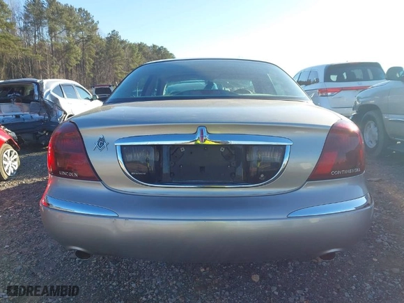2002 Lincoln Continental with VIN 1LNHM97V12Y699605, listed as a IAAI auction lot 41235748 with 1 mi miles. Bid and sale history available at carsss.com. Image 17.