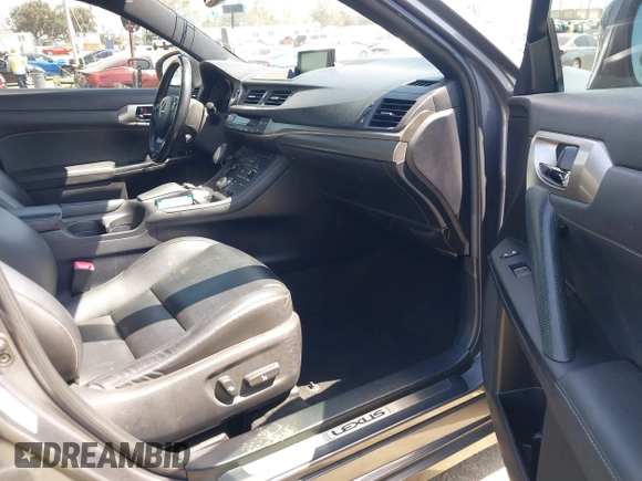 2014 Lexus CT 200h z VIN JTHKD5BH7E2195361, wystawiony jako IAAI lot #41992404 z przebiegiem 210 313 mil mil oraz . Historia ofert i sprzedaży dostępna na DreamBid. Obrazek 5.