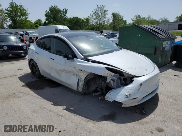 2022 Tesla Model Y Long Range z VIN 7SAYGAEE8NF378457, wystawiony jako Copart lot #56696905 z przebiegiem Nie podano mil oraz Czysty tytuł • Clean title. Historia ofert i sprzedaży dostępna na DreamBid. Obrazek 4.