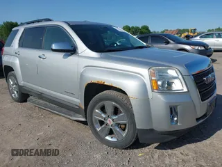 2015 GMC Terrain SLE z VIN 2GKFLWEK1F6209928, wystawiony jako IAAI lot #42406923 z przebiegiem 81 397 mil mil oraz . Historia ofert i sprzedaży dostępna na DreamBid. Obrazek 1.