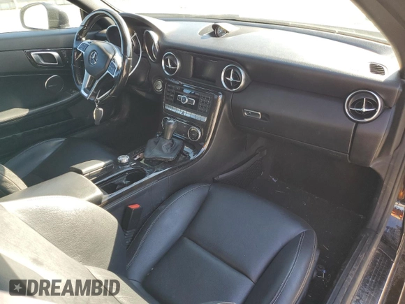 2014 Mercedes-Benz SLK 250 z VIN WDDPK4HA1EF083011, wystawiony jako Copart lot #43931645 z przebiegiem 102 146 mil mil oraz Szkoda całkowita • Salvage title. Historia ofert i sprzedaży dostępna na DreamBid. Obrazek 8.