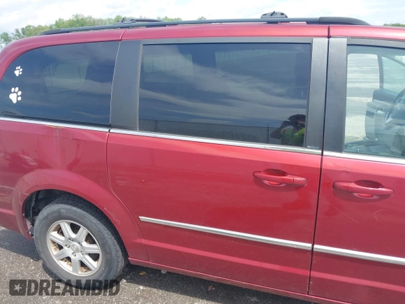 2010 Chrysler Town & Country Touring Plus with VIN 2A4RR8D13AR423431, listed as a IAAI auction lot 42156947 with 192,433 mi miles. Bid and sale history available at carsss.com. Image 6.