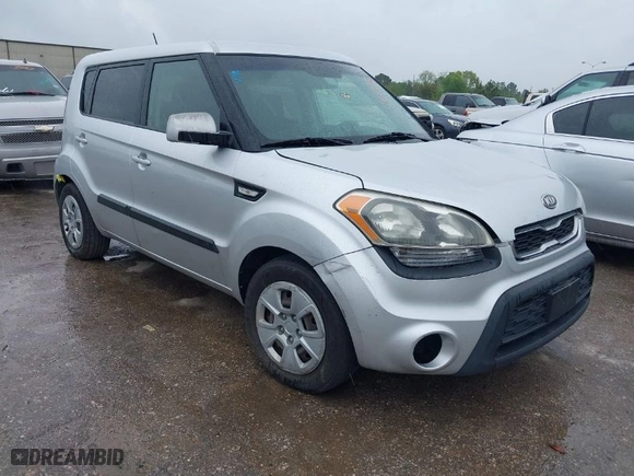 2012 Kia Soul with VIN KNDJT2A55C7451065, listed as a IAAI auction lot 41875063 with 211,795 mi miles. Bid and sale history available at carsss.com. Image 1.