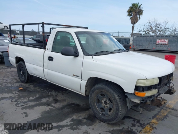 2002 Chevrolet Silverado 1500 Work Truck with VIN 1GCEC14V72E241181, listed as a IAAI auction lot 42125039 with 149,702 mi miles. Bid and sale history available at carsss.com. Image 1.