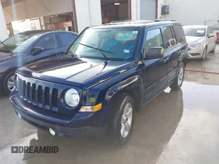 2016 Jeep Patriot Latitude z VIN 1C4NJPFA8GD615264, wystawiony jako IAAI lot #42422580 z przebiegiem 80 867 mil mil oraz . Historia ofert i sprzedaży dostępna na DreamBid. Obrazek 2.