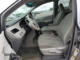 2011 Toyota Sienna z VIN 5TDZK3DC3BS016426, wystawiony jako Copart lot #57070075 z przebiegiem 270 749 mil mil oraz Szkoda całkowita • Salvage title. Historia ofert i sprzedaży dostępna na DreamBid. Obrazek 7.