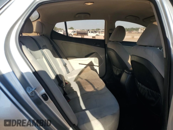 2014 Kia Optima LX z VIN 5XXGM4A75EG310978, wystawiony jako Copart lot #56861635 z przebiegiem 177 303 mil mil oraz Czysty tytuł • Clean title. Historia ofert i sprzedaży dostępna na DreamBid. Obrazek 10.
