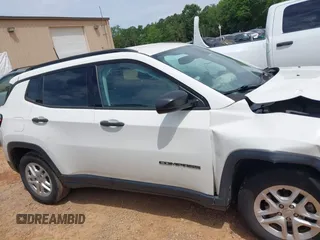 2018 Jeep Compass Sport z VIN 3C4NJCAB0JT471302, wystawiony jako IAAI lot #42318825 z przebiegiem 82 328 mil mil oraz . Historia ofert i sprzedaży dostępna na DreamBid. Obrazek 13.
