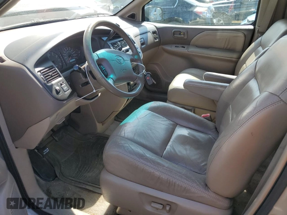 2000 Toyota Sienna LE with VIN 4T3ZF13C1YU288572, listed as a Copart auction lot 46656064 with 205,351 mi miles and Non Repairable. Bid and sale history available at DreamBid. Image 7.