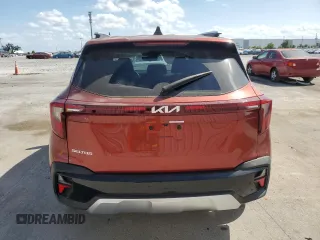 2024 Kia Seltos S z VIN KNDEU2AAXR7536925, wystawiony jako Copart lot #54615355 z przebiegiem 7 558 mil mil oraz Szkoda całkowita • Salvage title. Historia ofert i sprzedaży dostępna na DreamBid. Obrazek 6.
