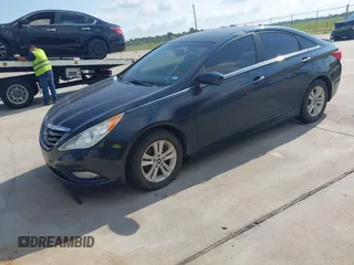 2013 Hyundai Sonata GLS z VIN 5NPEB4ACXDH505875, wystawiony jako IAAI lot #42409704 z przebiegiem 138 361 mil mil oraz . Historia ofert i sprzedaży dostępna na DreamBid. Obrazek 2.