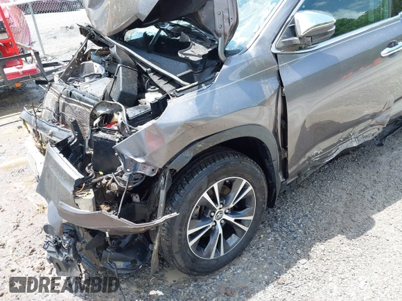 2019 Toyota Highlander LE with VIN 5TDBZRFH5KS722354, listed as a IAAI auction lot 42252775 with 97,141 mi miles and . Bid and sale history available at DreamBid. Image 12.