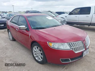 2010 Lincoln MKZ z VIN 3LNHL2GC2AR627799, wystawiony jako IAAI lot #42380024 z przebiegiem Nie podano mil oraz . Historia ofert i sprzedaży dostępna na DreamBid. Obrazek 1.