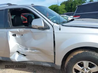 2010 Ford Escape Limited с VIN 1FMCU0E72AKB50605, выставлен на аукционе IAAI как лот 42291354 с пробегом 138 643 миль миль и . История ставок и продаж доступна на DreamBid. Изображение 12.