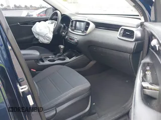 2019 Kia Sorento LX V6 with VIN 5XYPG4A57KG490476, listed as a IAAI auction lot 41867031 with 122,606 mi miles. Bid and sale history available at carsss.com. Image 5.