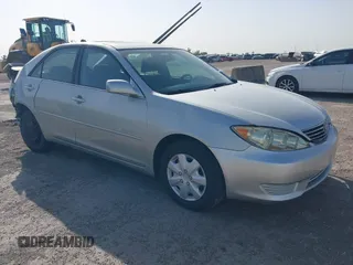 2005 Toyota Camry STD z VIN 4T1BE32K75U996144, wystawiony jako IAAI lot #42284780 z przebiegiem 157 050 mil mil oraz . Historia ofert i sprzedaży dostępna na DreamBid. Obrazek 1.