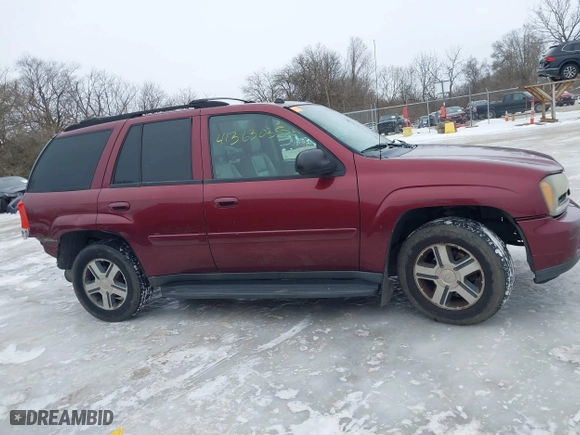 2005 Chevrolet TrailBlazer LT with VIN 1GNDT13S252306051, listed as a IAAI auction lot 41363035 with 239,590 mi miles. Bid and sale history available at carsss.com. Image 13.