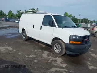 2018 GMC Savana Cargo z VIN 1GTW7AFG8J1342761, wystawiony jako IAAI lot #42451421 z przebiegiem 131 524 mil mil oraz . Historia ofert i sprzedaży dostępna na DreamBid. Obrazek 1.