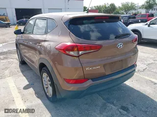 2016 Hyundai Tucson SE with VIN KM8J23A4XGU180300, listed as a IAAI auction lot 42123067 with 123,804 mi miles. Bid and sale history available at carsss.com. Image 3.