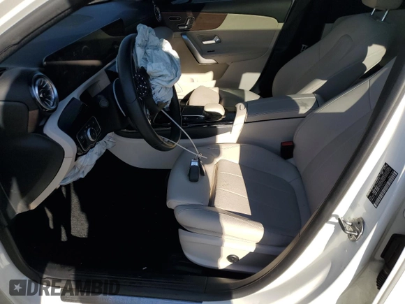 2022 Mercedes-Benz A 220 z VIN W1K3G4FB6NJ349440, wystawiony jako Copart lot #80438744 z przebiegiem 28 483 mil mil oraz Szkoda całkowita • Salvage title. Historia ofert i sprzedaży dostępna na DreamBid. Obrazek 7.