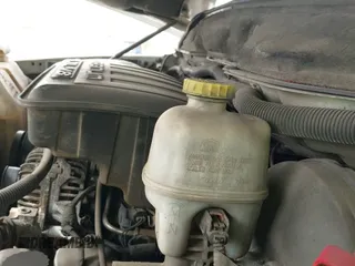 2007 Dodge 1500 ST z VIN 1D7HU16P17J575977, wystawiony jako IAAI lot #41726214 z przebiegiem 228 998 mil mil oraz . Historia ofert i sprzedaży dostępna na DreamBid. Obrazek 12.