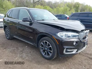 2017 BMW X5 xDrive35i z VIN 5UXKR0C56H0U49957, wystawiony jako IAAI lot #42183768 z przebiegiem 96 346 mil mil oraz . Historia ofert i sprzedaży dostępna na DreamBid. Obrazek 1.