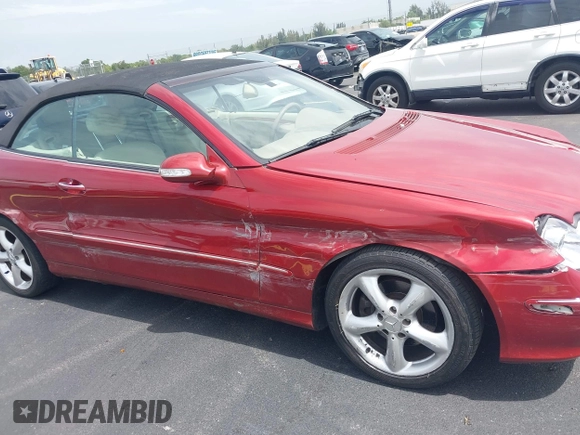 2005 Mercedes-Benz CLK 320 z VIN WDBTK65G05T040423, wystawiony jako IAAI lot #42645524 z przebiegiem 87 894 mil mil oraz . Historia ofert i sprzedaży dostępna na DreamBid. Obrazek 6.