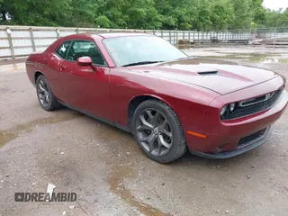 2018 Dodge Challenger SXT Plus z VIN 2C3CDZAG4JH258685, wystawiony jako IAAI lot #42352033 z przebiegiem 112 122 mil mil oraz . Historia ofert i sprzedaży dostępna na DreamBid. Obrazek 1.