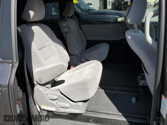2019 Toyota Sienna LE Auto Access Seat with VIN 5TDKZ3DC1KS009648, listed as a Copart auction lot 52910155 with 68,417 mi miles and Salvage Title. Bid and sale history available at DreamBid. Image 11.