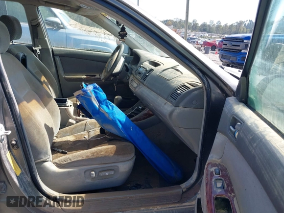 2004 Toyota Camry LE with VIN 4T1BF30K94U576450, listed as a IAAI auction lot 40541915 with Not Provided miles and . Bid and sale history available at carsss.com. Image 5.
