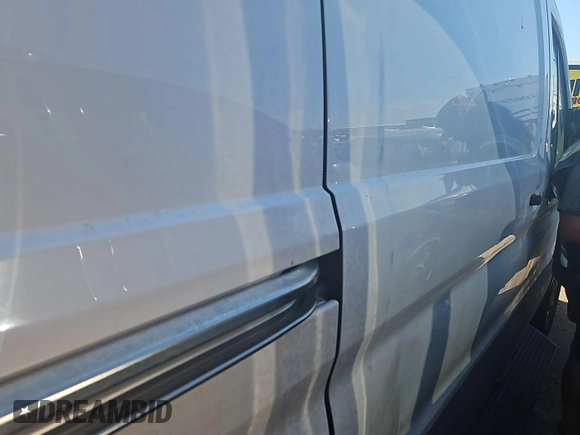 2019 Ford Transit z VIN 1FTYR1YM5KKB83053, wystawiony jako IAAI lot #42854173 z przebiegiem 196 257 mil mil oraz . Historia ofert i sprzedaży dostępna na DreamBid. Obrazek 5.