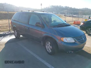 2005 Dodge Caravan SXT with VIN 2D4GP44L55R477013, listed as a IAAI auction lot 41670454 with 166,351 mi miles. Bid and sale history available at carsss.com. Image 1.