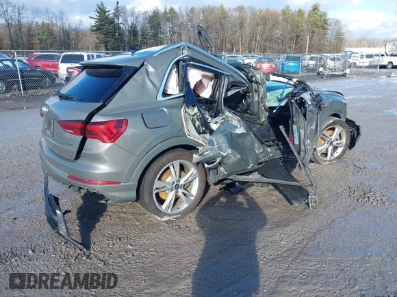 2022 Audi Q3 S line Premium z VIN WA1DECF30N1005992, wystawiony jako IAAI lot #41101352 z przebiegiem 37 399 mil mil oraz . Historia ofert i sprzedaży dostępna na DreamBid. Obrazek 4.