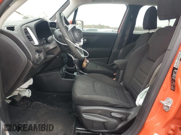 2020 Jeep Renegade Altitude z VIN ZACNJBBB8LPL68483, wystawiony jako Copart lot #82383744 z przebiegiem 111 581 mil mil oraz Szkoda całkowita • Salvage title. Historia ofert i sprzedaży dostępna na DreamBid. Obrazek 7.