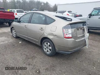 2005 Toyota Prius z VIN JTDKB20U553015603, wystawiony jako IAAI lot #41753696 z przebiegiem 299 999 mil mil oraz . Historia ofert i sprzedaży dostępna na DreamBid. Obrazek 3.