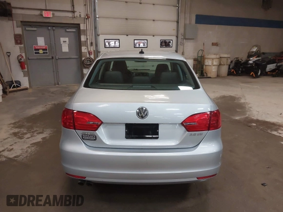 2012 Volkswagen Jetta SE с VIN 3VWDX7AJ9CM018864, выставлен на аукционе IAAI как лот 42044947 с пробегом 142 549 миль миль и . История ставок и продаж доступна на DreamBid. Изображение 16.
