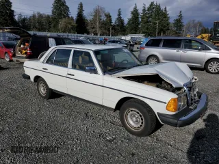 1983 Mercedes-Benz 300 300D-T with VIN WDBAB33A0DB016230, listed as a Copart auction lot 81736564 with Not Provided miles and Salvage Title. Bid and sale history available at carsss.com. Image 4.