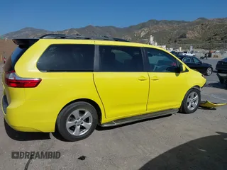 2017 Toyota Sienna LE Auto Access Seat с VIN 5TDKZ3DCXHS862073, выставлен на аукционе IAAI как лот 42328653 с пробегом 183 126 миль миль и . История ставок и продаж доступна на DreamBid. Изображение 13.
