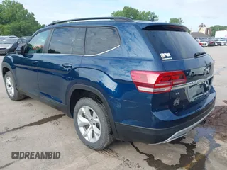 2020 Volkswagen Atlas SE with VIN 1V2LR2CA3LC504532, listed as a IAAI auction lot 42319148 with 113,745 mi miles and . Bid and sale history available at DreamBid. Image 3.