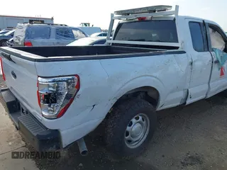 2022 Ford F-150 XL z VIN 1FTEX1CPXNKF06107, wystawiony jako IAAI lot #42692902 z przebiegiem Nie podano mil oraz . Historia ofert i sprzedaży dostępna na DreamBid. Obrazek 17.