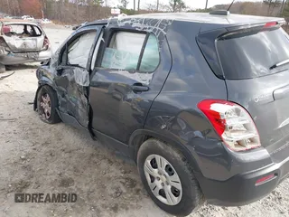 2016 Chevrolet Trax LS with VIN 3GNCJKSB6GL260251, listed as a IAAI auction lot 38243033 with 1 mi miles. Bid and sale history available at carsss.com. Image 3.