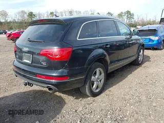 2015 Audi Q7 Premium Plus z VIN WA1LGAFE3FD021986, wystawiony jako IAAI lot #42129938 z przebiegiem 58 501 mil mil oraz . Historia ofert i sprzedaży dostępna na DreamBid. Obrazek 4.