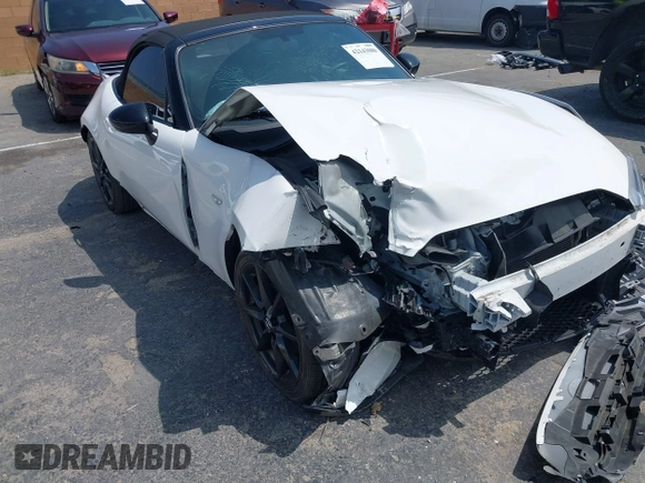 2016 Mazda MX-5 Miata Club z VIN JM1NDAC75G0113400, wystawiony jako IAAI lot #42143080 z przebiegiem 48 579 mil mil oraz . Historia ofert i sprzedaży dostępna na DreamBid. Obrazek 6.