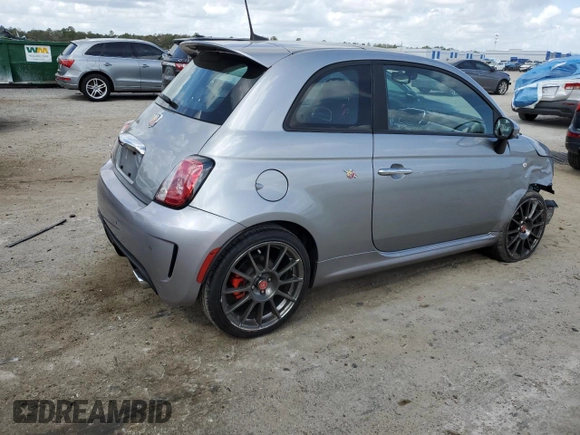 2019 FIAT 500 Abarth z VIN 3C3CFFFHXKT841264, wystawiony jako Copart lot #47410525 z przebiegiem Nie podano mil oraz Szkody całkowita. Historia ofert i sprzedaży dostępna na DreamBid. Obrazek 3.