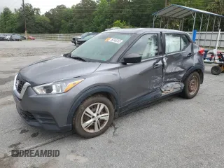2020 Nissan Kicks S z VIN 3N1CP5BV9LL502613, wystawiony jako Copart lot #56348255 z przebiegiem 140 633 mil mil oraz Szkoda całkowita • Salvage title. Historia ofert i sprzedaży dostępna na DreamBid. Obrazek 1.