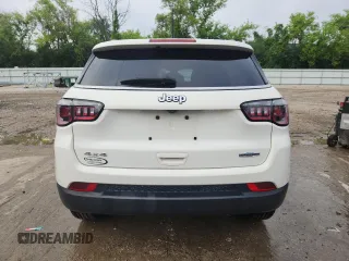 2018 Jeep Compass Latitude z VIN 3C4NJDBB2JT180742, wystawiony jako Copart lot #62355465 z przebiegiem 63 603 mil mil oraz Czysty tytuł • Clean title. Historia ofert i sprzedaży dostępna na DreamBid. Obrazek 6.