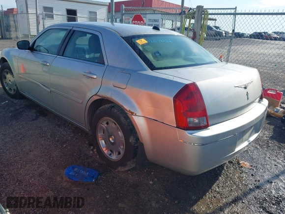 2005 Chrysler 300 with VIN 2C3AA53G15H668274, listed as a IAAI auction lot 42072526 with 175,225 mi miles. Bid and sale history available at carsss.com. Image 3.