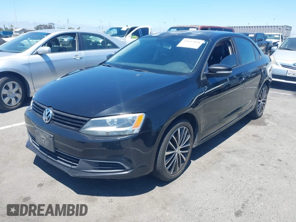 2011 Volkswagen Jetta SE with VIN 3VWDZ7AJ0BM372281, listed as a IAAI auction lot 42637020 with 194,195 mi miles and . Bid and sale history available at DreamBid. Image 2.