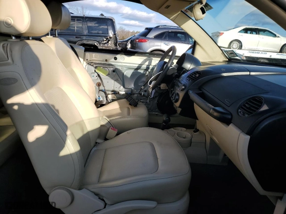 2005 Volkswagen New Beetle Convertible GLS with VIN 3VWCM31Y95M356939, listed as a Copart auction lot 44481425 with 0 mi miles and Salvage Title. Bid and sale history available at carsss.com. Image 7.