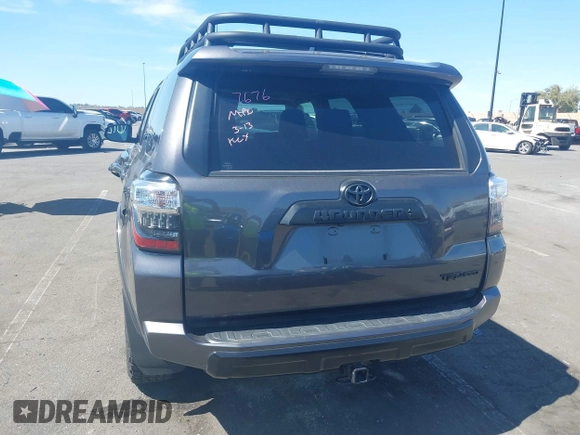 2023 Toyota 4Runner TRD Pro z VIN JTELU5JR3P6167676, wystawiony jako IAAI lot #41861287 z przebiegiem 25 795 mil mil oraz . Historia ofert i sprzedaży dostępna na DreamBid. Obrazek 16.
